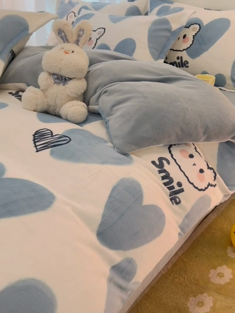 91家纺网 家纺一手货源 找家纺 2024新款A类高克重时尚风牛奶绒加厚保暖系列套件单品-被套 波波熊蓝