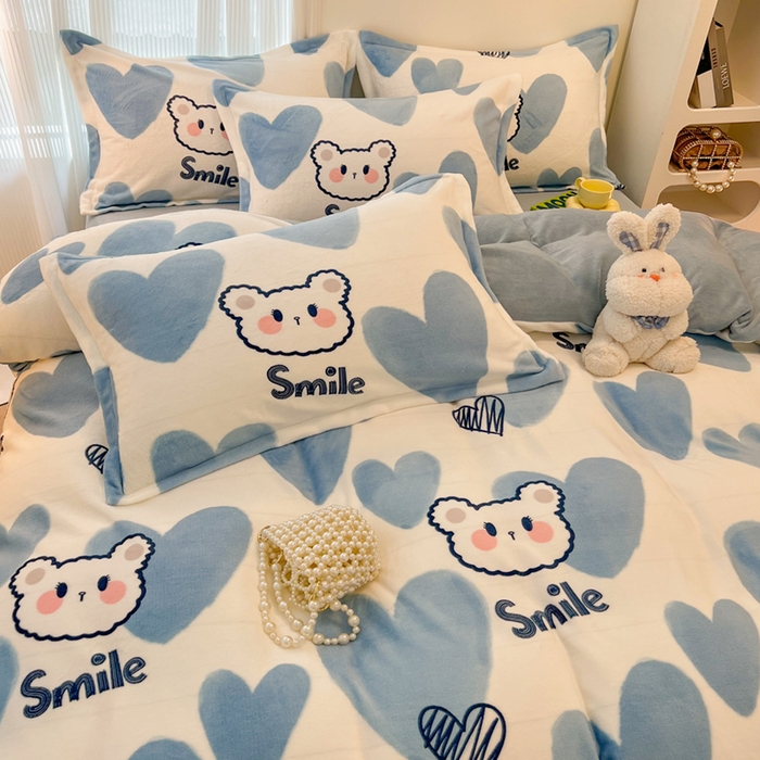 91家纺网 家纺一手货源 找家纺 2024新款A类高克重时尚风牛奶绒加厚保暖系列--枕套 波波熊蓝