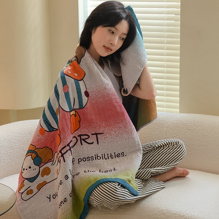 91家纺网 家纺一手货源 找家纺 雯雨家纺 2024新款四层全棉纱布浴巾加大毛巾80*160cm 草莓女孩