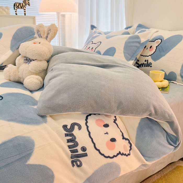 91家纺网 家纺一手货源 找家纺 2024新款A类高克重时尚风牛奶绒加厚保暖系列套件单品-被套 波波熊蓝