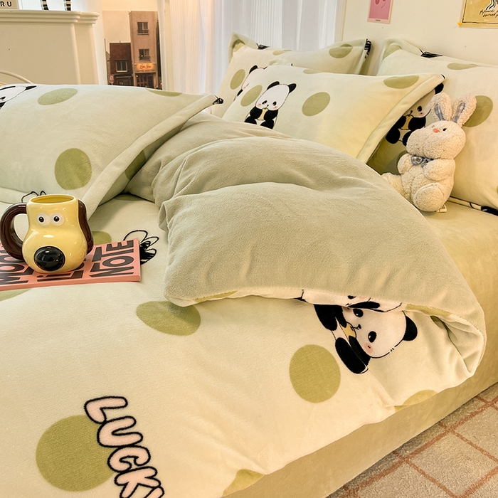 91家纺网 家纺一手货源 找家纺 2024新款A类高克重时尚风牛奶绒加厚保暖系列套件单品-被套 波点熊猫