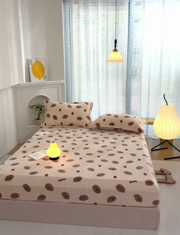 91家纺网 家纺一手货源 找家纺 2025新款200g加厚超柔牛奶绒印花保暖床笠 小泰迪