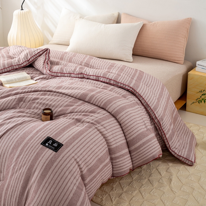 91家纺网 家纺一手货源 找家纺 维洋家纺 2025新款A类色织大豆被-无印条格单被 良品豆沙