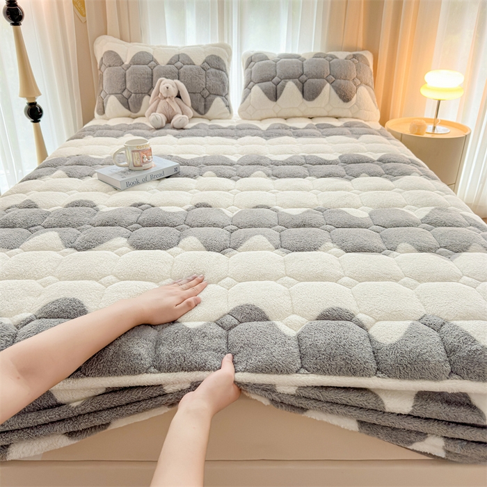 91家纺网 家纺一手货源 找家纺 雯豆家纺 2024冬款新品泰迪绒夹棉床笠三件套北极绒床垫保护套加厚保暖床笠 泰迪绒床笠-清风