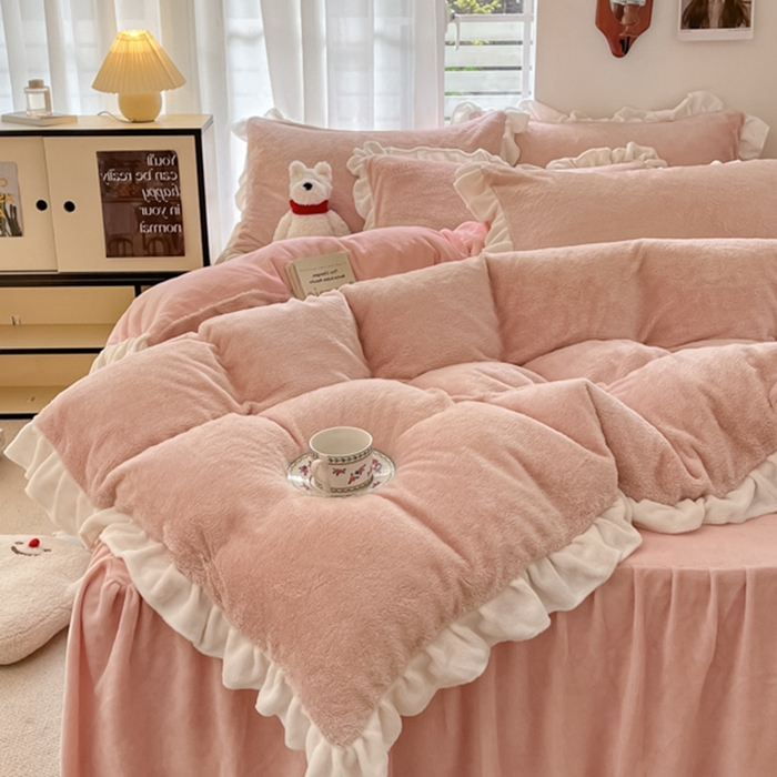 91家纺网 家纺一手货源 找家纺 星座家纺 2025新款牛奶绒花边床裙款四件套 床裙款-豆沙粉＋樱花粉