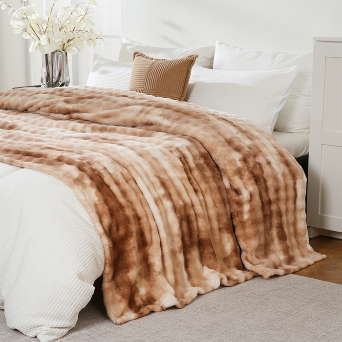 91家纺网 家纺一手货源 找家纺 巴木赫 2024新款300克印花泡泡毛毯毯子 浅咖