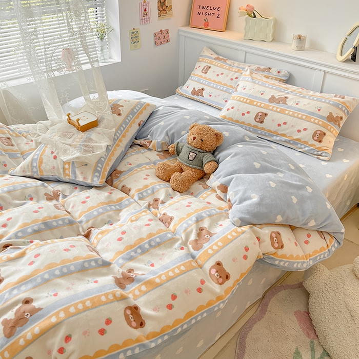 91家纺网 家纺一手货源 找家纺 桃子家居 2024新款小清新卡通加厚牛奶绒全工艺200克印花牛奶绒系列四件套 绒-可爱熊