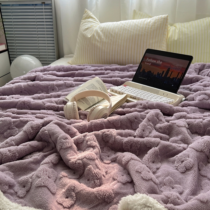 91家纺网 家纺一手货源 找家纺 六巷胡同 2024新款INS云朵花舒棉绒羊羔绒毛毯 云朵花-芋泥紫