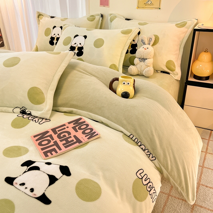 91家纺网 家纺一手货源 找家纺 2024新款A类高克重时尚风牛奶绒加厚保暖系列套件单品-四件套 波点熊猫