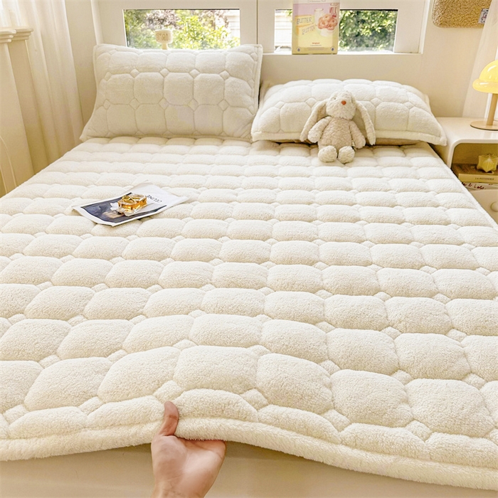 91家纺网 家纺一手货源 找家纺 雯豆家纺 2024新款泰迪绒床垫床护垫加厚北极绒床褥子印花小清新床垫子 泰迪绒床褥-奶昔白
