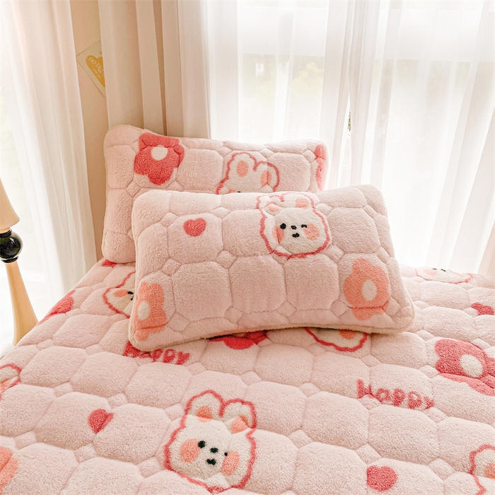 91家纺网 家纺一手货源 找家纺 雯豆家纺 2024冬款新品泰迪绒夹棉床笠三件套北极绒床垫保护套加厚保暖床笠 泰迪绒床笠-浪漫兔