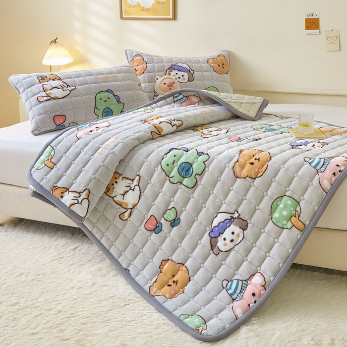 91家纺网 家纺一手货源 找家纺 卡伦家纺 2025新款A类牛奶绒夹棉加厚床垫单人双人床垫保护垫 摩尔庄园