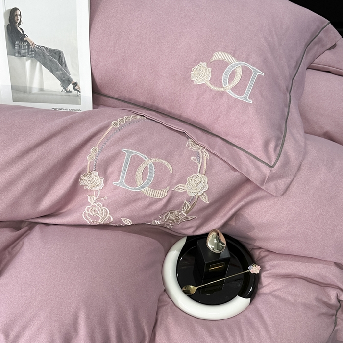 91家纺网 家纺一手货源 找家纺 梵克保罗 2024新款加厚肌理纹碳素磨毛刺绣四件套 豆沙粉