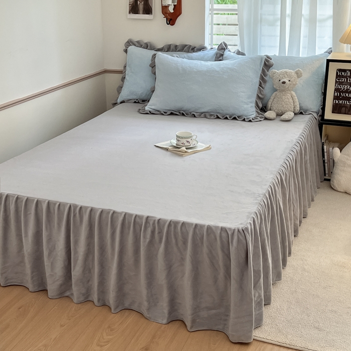 91家纺网 家纺一手货源 找家纺 星座家纺 2025新款牛奶绒花边床裙款四件套 床裙款-天空蓝＋雅士灰