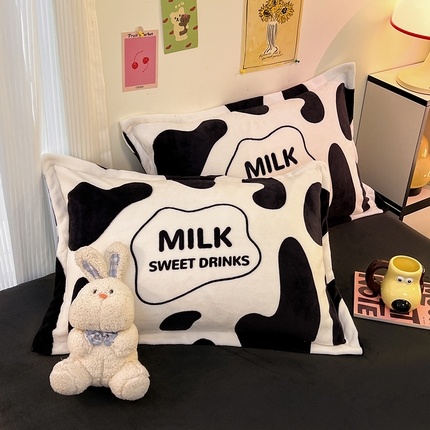 2024新款A类高克重时尚风牛奶绒加厚保暖系列--枕套 大奶牛
