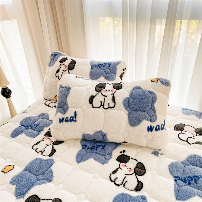 91家纺网 家纺一手货源 找家纺 雯豆家纺 2024冬款新品泰迪绒夹棉床笠三件套北极绒床垫保护套加厚保暖床笠 泰迪绒床笠-顽皮狗-兰