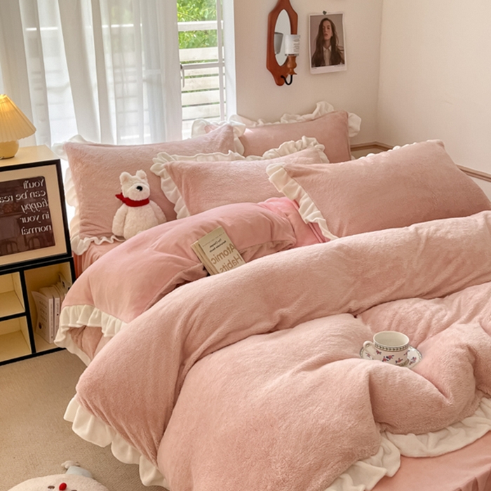 91家纺网 家纺一手货源 找家纺 星座家纺 2025新款牛奶绒花边床裙款四件套 床裙款-豆沙粉＋樱花粉