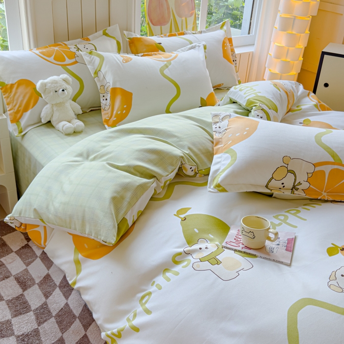 91家纺网 家纺一手货源 找家纺 佑佳家纺 2024新款140克磨毛印花植物羊绒单被套磨毛四件套 柠檬熊