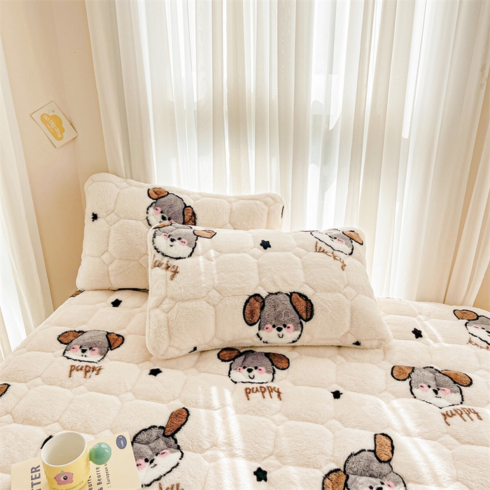91家纺网 家纺一手货源 找家纺 雯豆家纺 2024冬款新品泰迪绒夹棉床笠三件套北极绒床垫保护套加厚保暖床笠 泰迪绒床笠-芭比熊