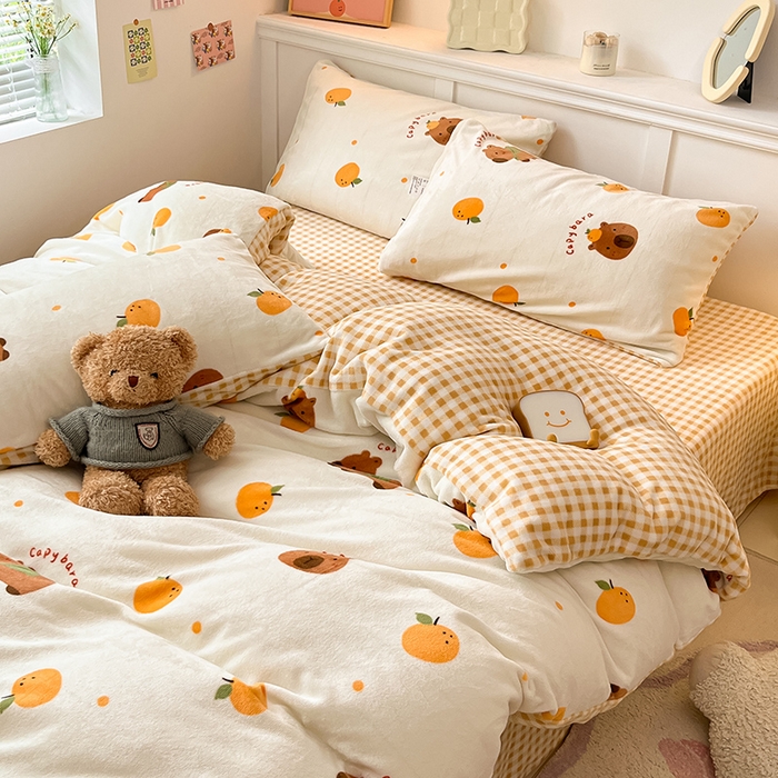 91家纺网 家纺一手货源 找家纺 桃子家居 2024新款小清新卡通加厚牛奶绒全工艺200克印花牛奶绒系列四件套 绒-吉利小豚鼠