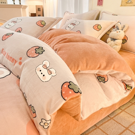 2024新款A类高克重时尚风牛奶绒加厚保暖系列套件单品-四件套 小兔草莓