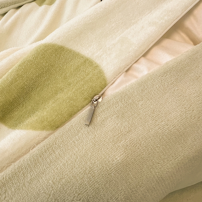 91家纺网 家纺一手货源 找家纺 2024新款A类高克重时尚风牛奶绒加厚保暖系列--枕套 波点熊猫