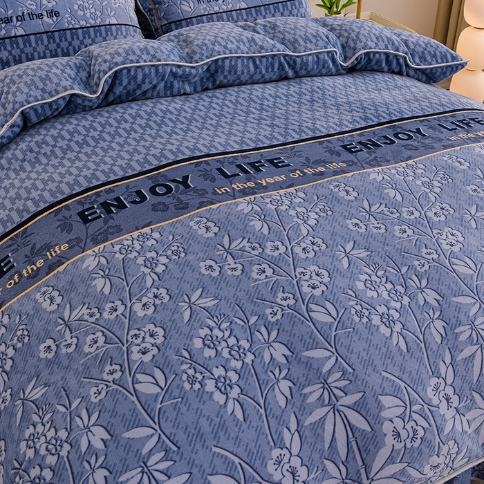 91家纺网 家纺一手货源 找家纺 赫本家纺  2025新品8-9斤爆品牛奶绒四件套床裙款金雕绒法莱绒四套件 清风竹影