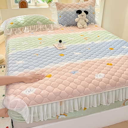91家纺网 家纺一手货源 找家纺 （总）眠势力 2025新款牛奶绒花边床笠夹棉加绒床罩子冬季加厚雪纺床垫保护套小清新