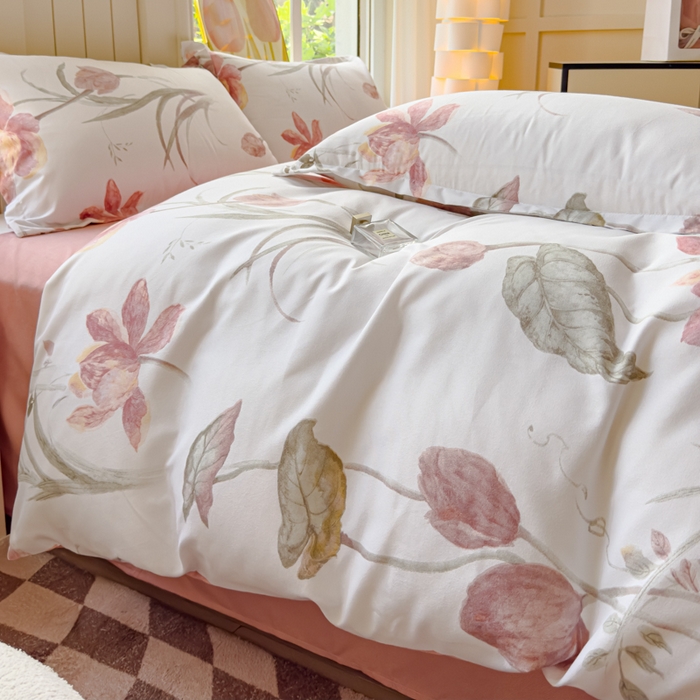 91家纺网 家纺一手货源 找家纺 佑佳家纺 2024新款140克磨毛印花植物羊绒单被套磨毛四件套 月下荷塘