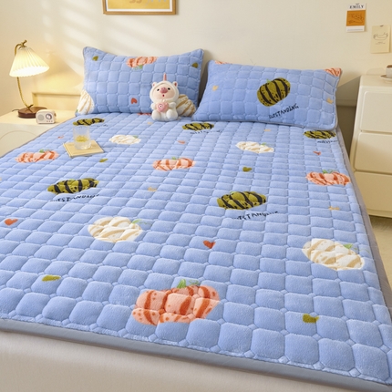 91家纺网 家纺一手货源 找家纺 （总）卡伦家纺 2025新款A类牛奶绒夹棉加厚床垫单人双人床垫保护垫