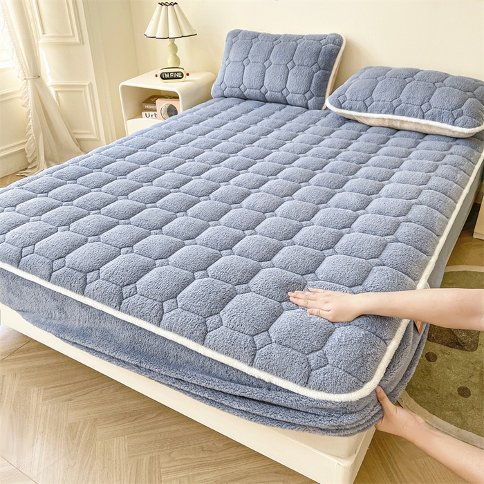 91家纺网 家纺一手货源 找家纺 雯豆家纺 2024冬款新品泰迪绒夹棉床笠三件套北极绒床垫保护套加厚保暖床笠 泰迪绒床笠-宾利蓝