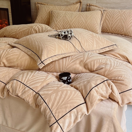 91家纺网 家纺一手货源 找家纺 慕希家纺 2024新款高克重牛奶绒雕花四件套-欣欣向荣 欣欣向荣-香槟