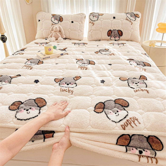 91家纺网 家纺一手货源 找家纺 雯豆家纺 2024冬款新品泰迪绒夹棉床笠三件套北极绒床垫保护套加厚保暖床笠 泰迪绒床笠-芭比熊