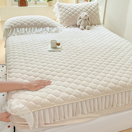 91家纺网 家纺一手货源 找家纺 眠势力 2025新款牛奶绒花边床笠夹棉加绒床罩子冬季加厚雪纺床垫保护套小清新 牛奶绒花边床笠-奶油米