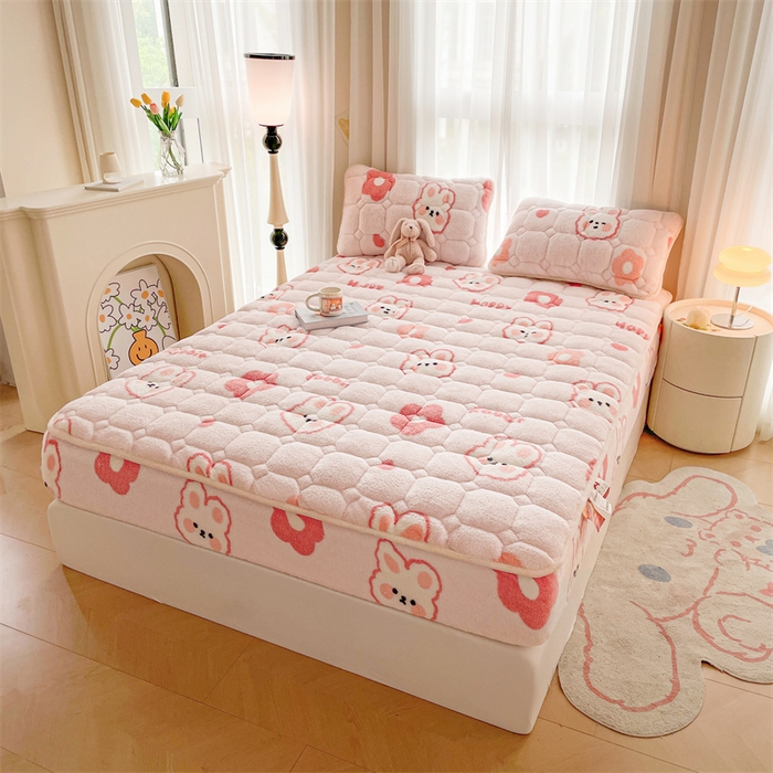 91家纺网 家纺一手货源 找家纺 雯豆家纺 2024冬款新品泰迪绒夹棉床笠三件套北极绒床垫保护套加厚保暖床笠 泰迪绒床笠-浪漫兔