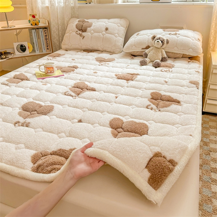 91家纺网 家纺一手货源 找家纺 雯豆家纺 2024新款泰迪绒床垫床护垫加厚北极绒床褥子印花小清新床垫子 泰迪绒床褥-熊宝乖乖