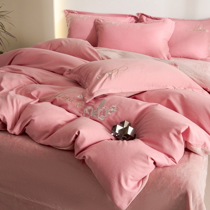 91家纺网 家纺一手货源 找家纺 （总）慕希家纺 2024新款全棉磨毛牛奶绒刺绣四件套-春暖花开