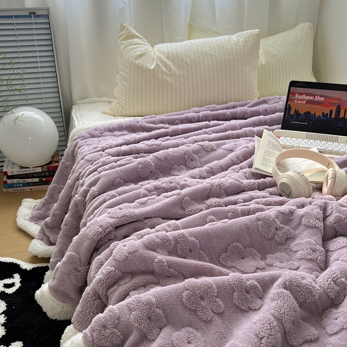 91家纺网 家纺一手货源 找家纺 六巷胡同 2024新款INS云朵花舒棉绒羊羔绒毛毯 云朵花-芋泥紫