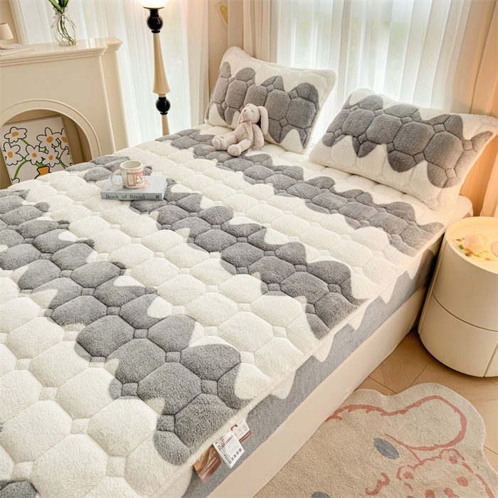 91家纺网 家纺一手货源 找家纺 雯豆家纺 2024冬款新品泰迪绒夹棉床笠三件套北极绒床垫保护套加厚保暖床笠 泰迪绒床笠-清风