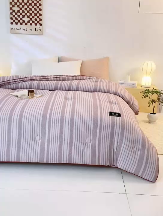 91家纺网 家纺一手货源 找家纺 维洋家纺 2025新款A类色织大豆被-无印条格单被 良品豆沙