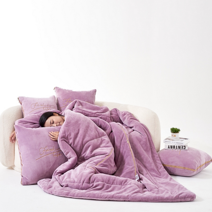 91家纺网 家纺一手货源 找家纺 照世家纺 2024新款牛奶绒轻奢抱枕被 香芋紫