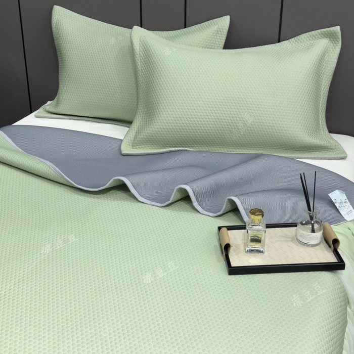 91家纺网 家纺一手货源 找家纺 81号家纺 2024新款冰感豆豆床裙款凉席 青草绿