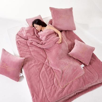 照世家纺 2024新款牛奶绒轻奢抱枕被 豆沙