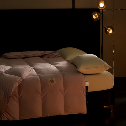 91家纺网 家纺一手货源 找家纺 （总）晋瑞红 新款小轻语糯感（时尚拼色）鹅绒被