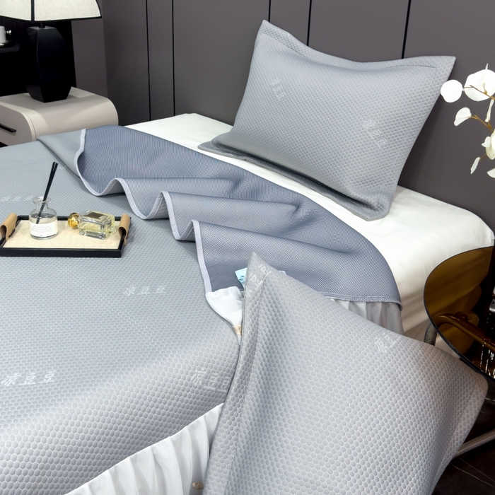 91家纺网 家纺一手货源 找家纺 81号家纺 2024新款冰感豆豆床裙款凉席 高级灰