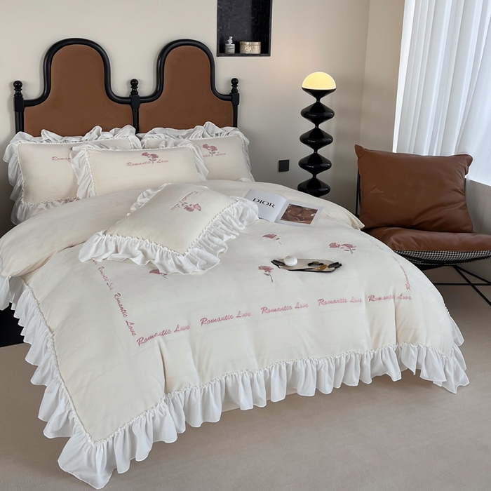 91家纺网 家纺一手货源 找家纺 凯美家居 2024新款法式牛奶绒刺绣四件套-欧雅 欧雅-奶白粉玫瑰