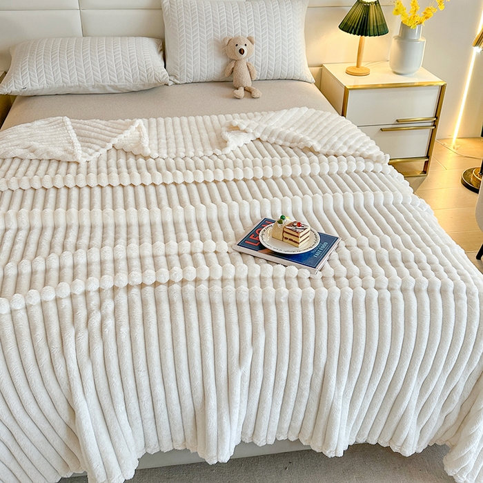 91家纺网 家纺一手货源 找家纺 芸锦豪 2024新款仿兔毛抽条毛毯-卷边款 白色