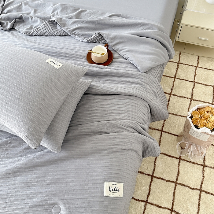 91家纺网 家纺一手货源 找家纺 81号家纺 2024新款亲肤纯色泡泡纱夏被四件套 高级灰