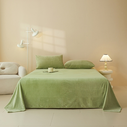 91家纺网 家纺一手货源 找家纺 七仙女家纺 2025新款A类230g高克重牛奶绒单品床单 豆绿色