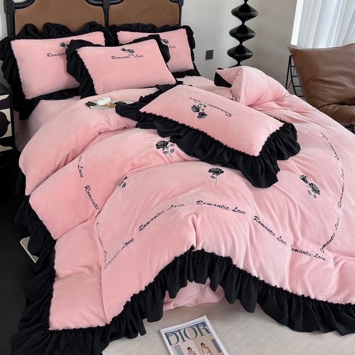 91家纺网 家纺一手货源 找家纺 凯美家居 2024新款法式牛奶绒刺绣四件套-欧雅 欧雅-粉玉